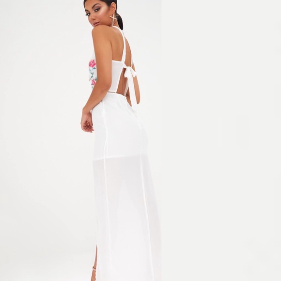 PrettyLittleThing Floral Embroidered Maxi Dress - Picture 3 of 8